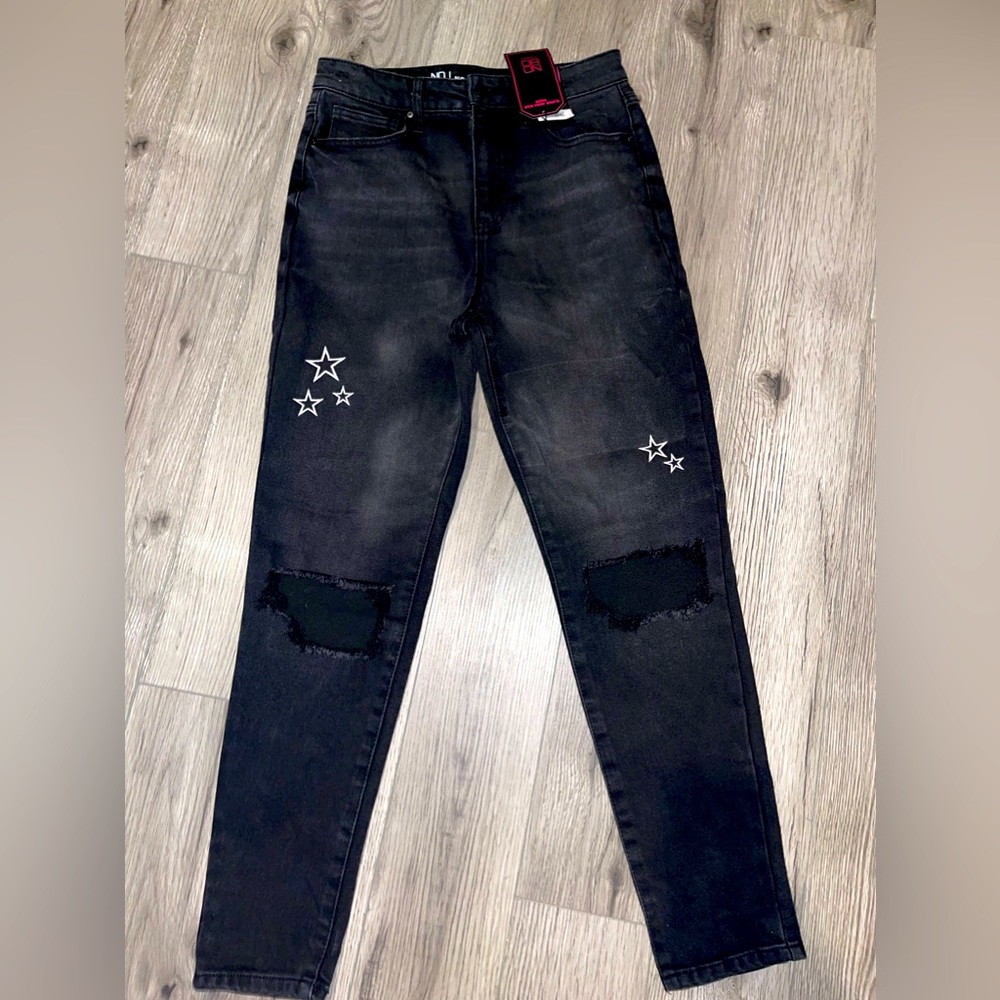 No Boundaries NWT young women’s/Juniors Size 9 Super High Rise Mom Jeans w/Stars